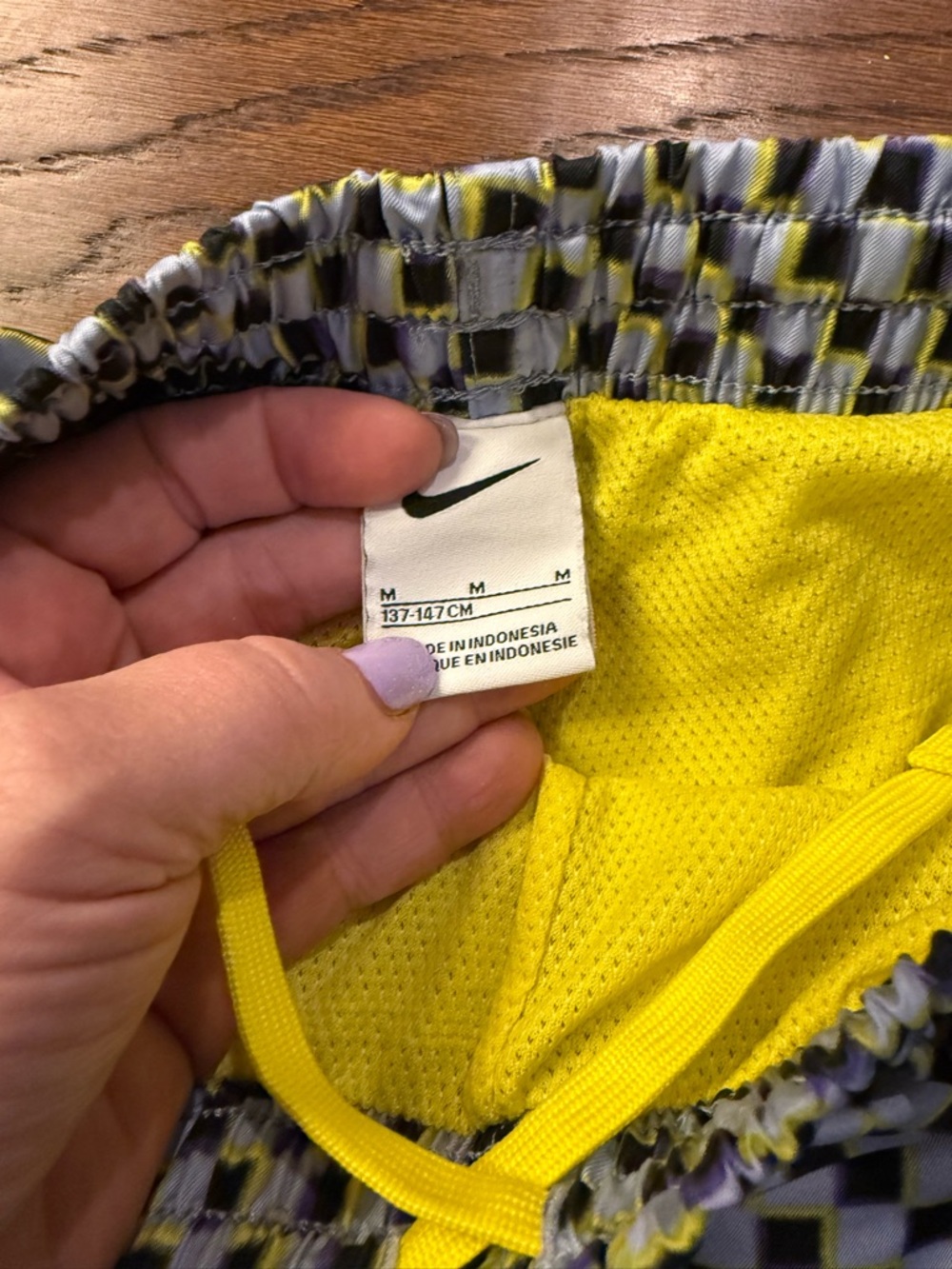 Nike Black, White & Yellow Checkerboard Kids Swim Shorts size Medium (8-10) - Picture 4 of 7